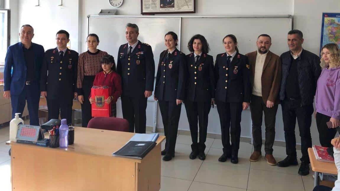 Jandarma Genel Komutanlığının Yaptığı Türkiye Geneli Resim Yarışmasında Öğrencimiz Gaziantep Birincisi olmuştur. 